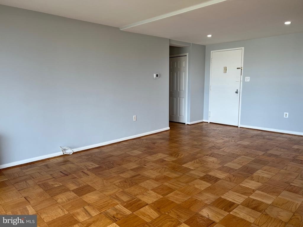 10201 Grosvenor Place - Photo 4