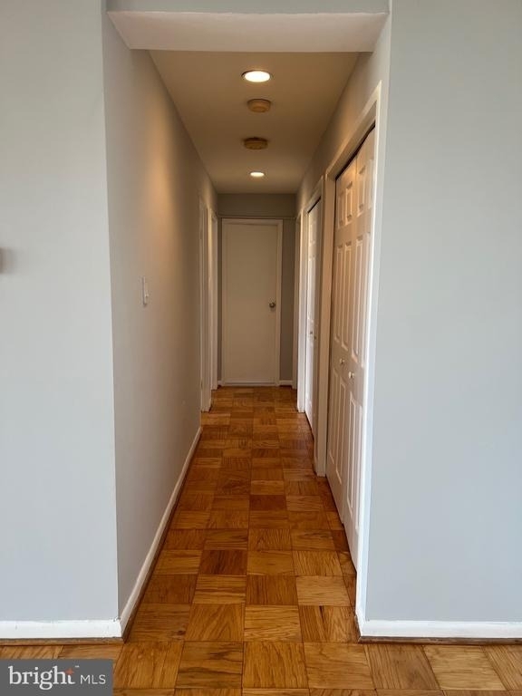10201 Grosvenor Place - Photo 15