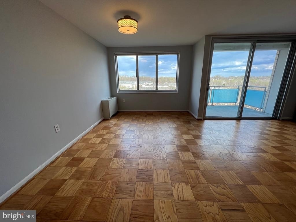 10201 Grosvenor Place - Photo 29