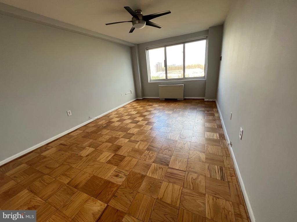10201 Grosvenor Place - Photo 18