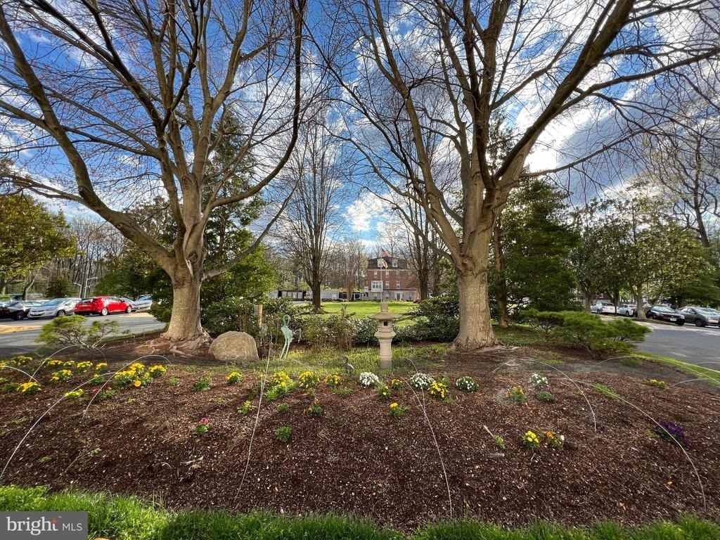 10201 Grosvenor Place - Photo 41