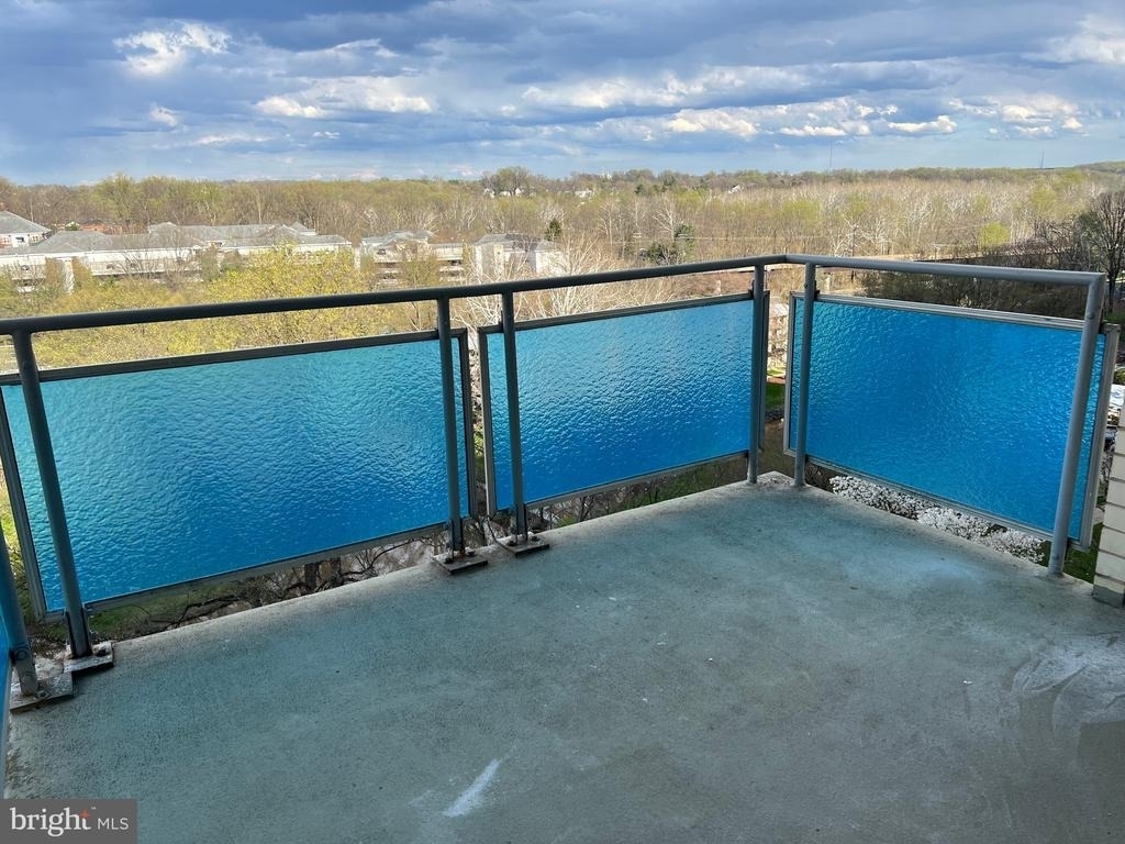 10201 Grosvenor Place - Photo 31