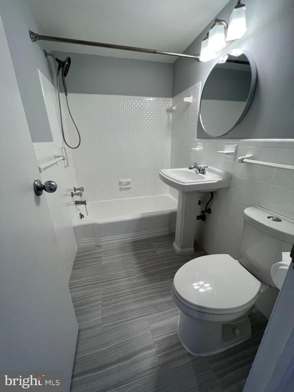 10201 Grosvenor Place - Photo 28