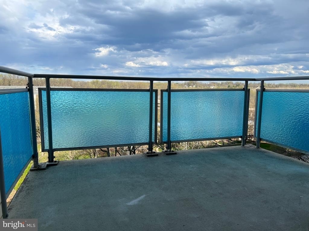 10201 Grosvenor Place - Photo 30