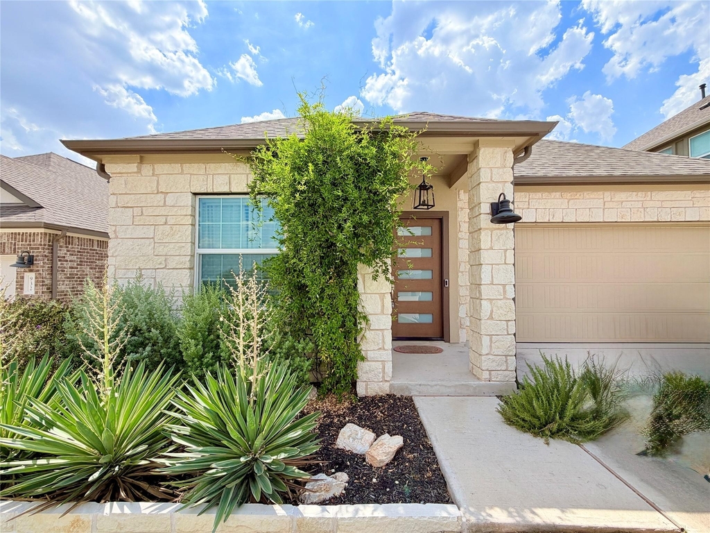 928 Legends Ln - Photo 0
