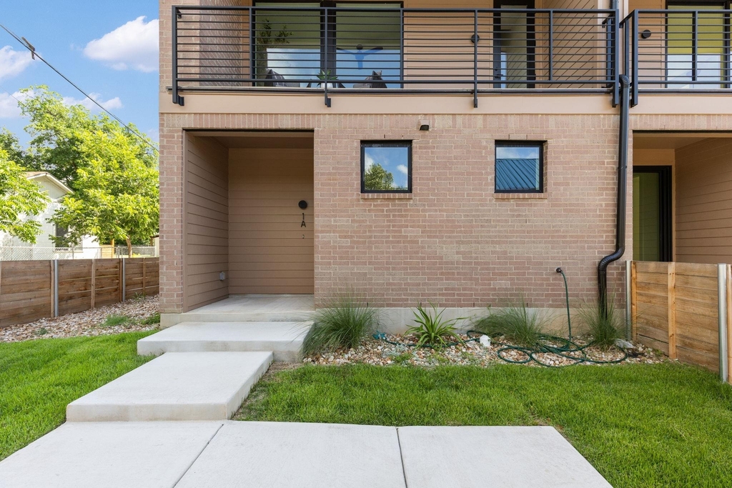 3528 Gonzales St - Photo 3