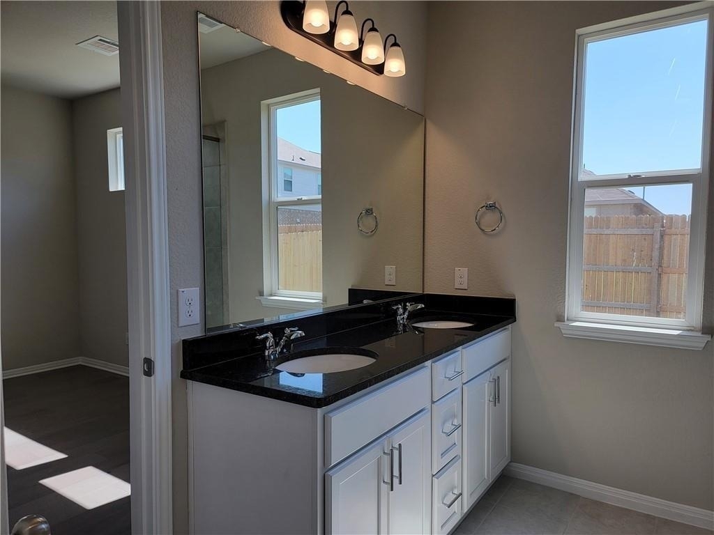 12813 Gilliland Ln - Photo 14