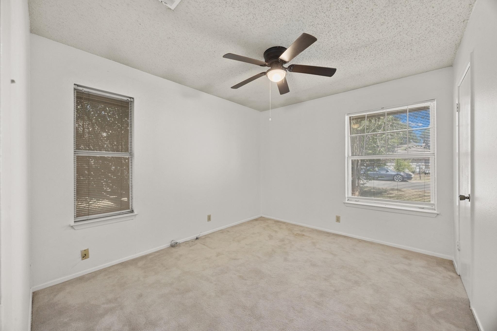 800 E Central Dr - Photo 18