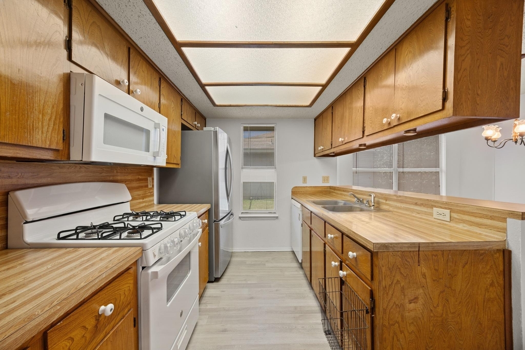 800 E Central Dr - Photo 0