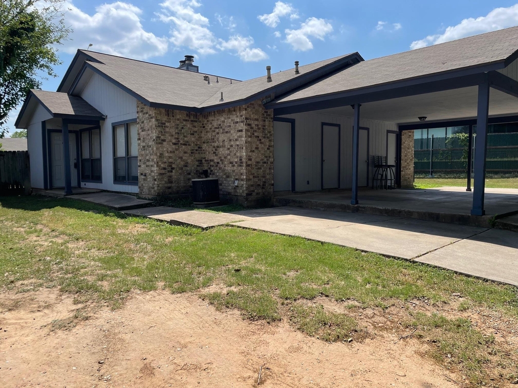 318 W William Cannon Dr - Photo 1