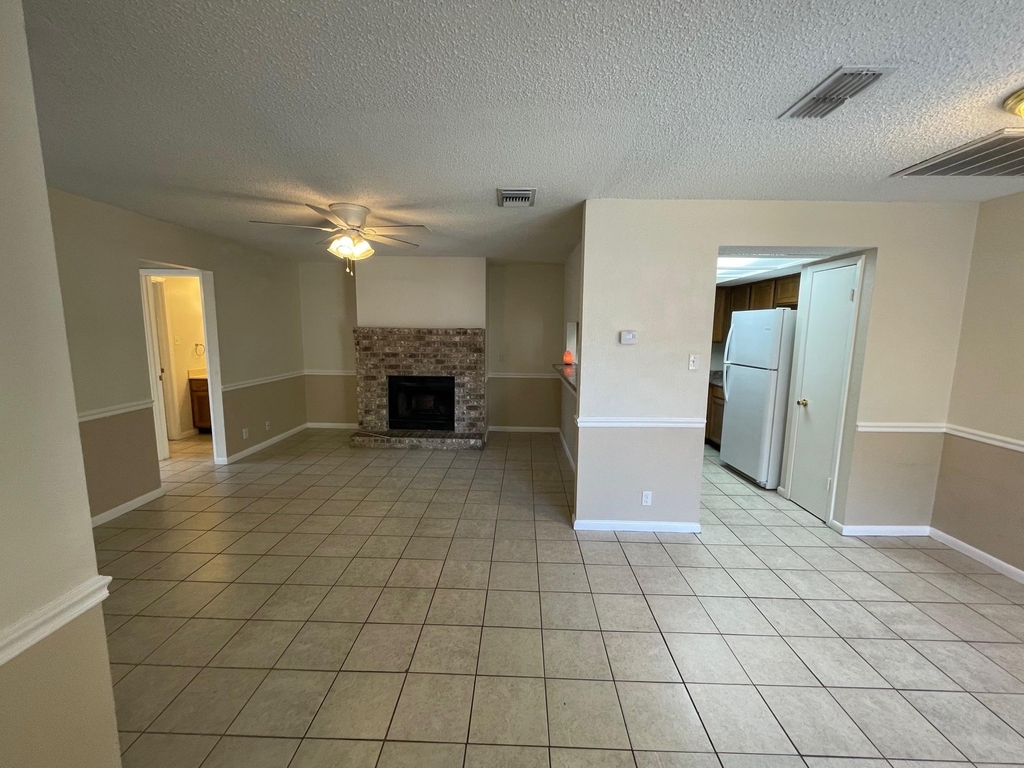 318 W William Cannon Dr - Photo 2