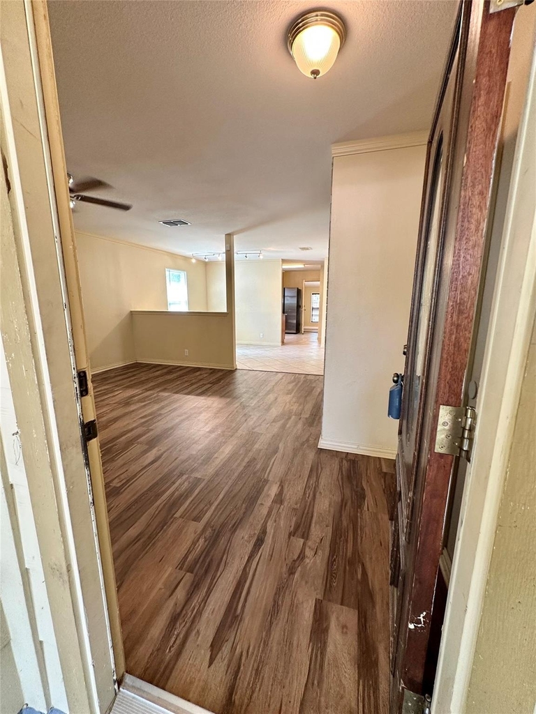 6913 Sabrina Dr - Photo 3