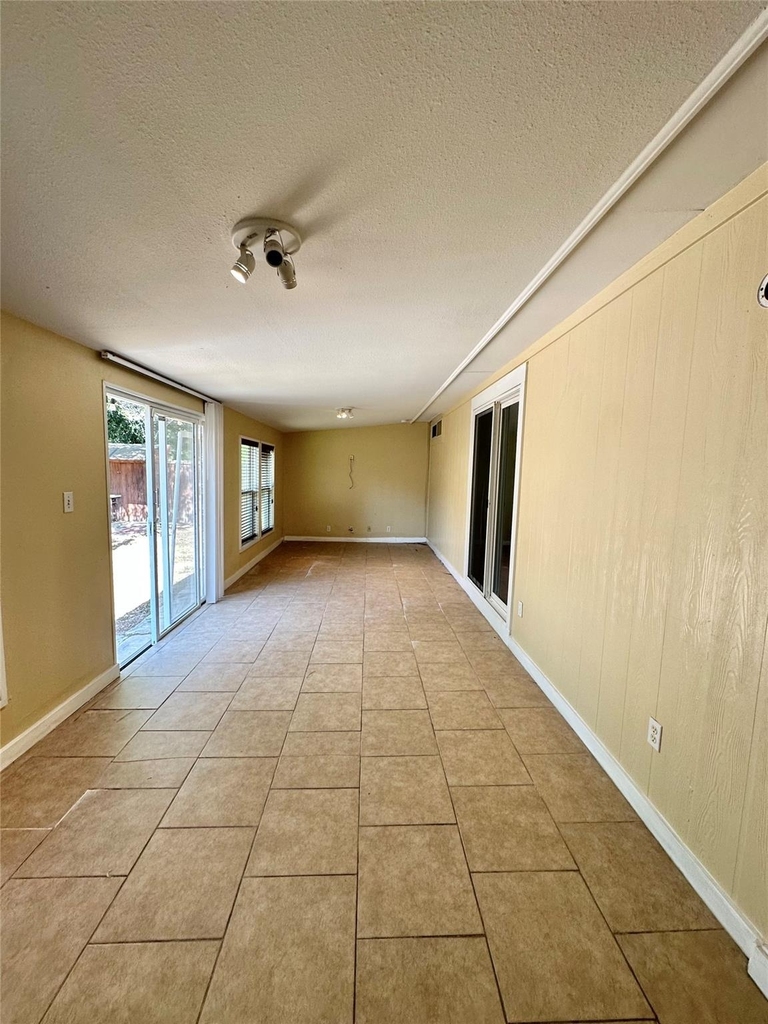 6913 Sabrina Dr - Photo 13