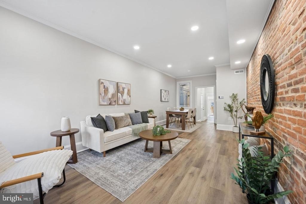 1108 S Clinton Street - Photo 3