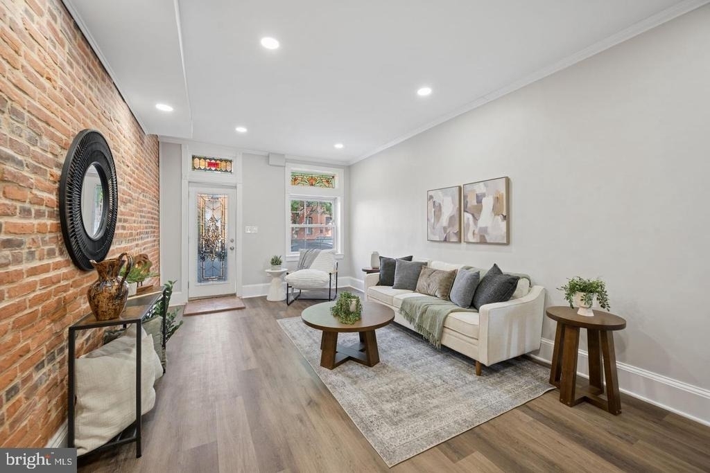 1108 S Clinton Street - Photo 2