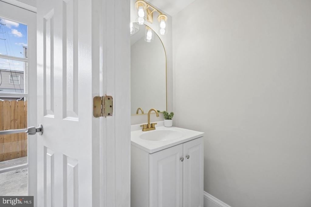 1108 S Clinton Street - Photo 17