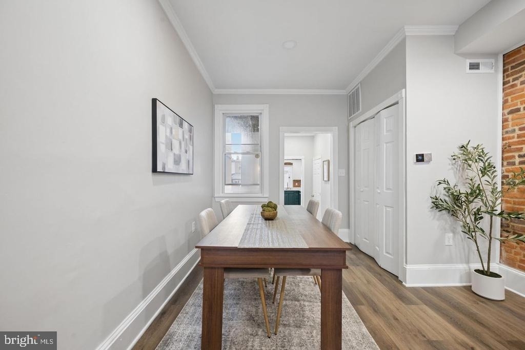 1108 S Clinton Street - Photo 4