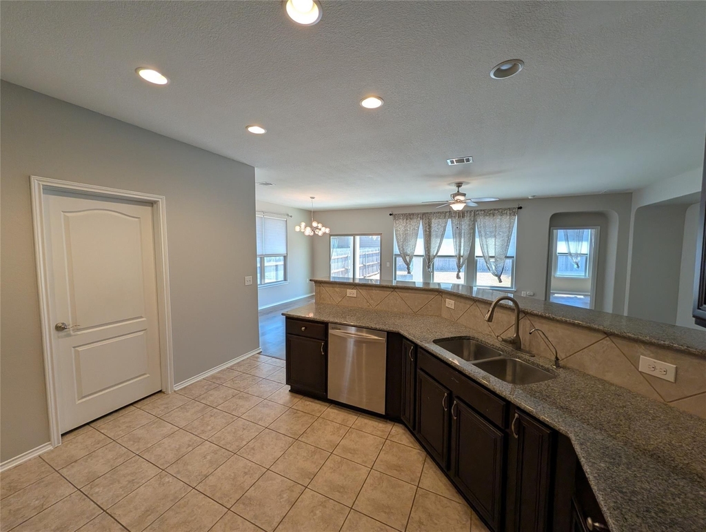 8829 Capitol View Dr - Photo 12