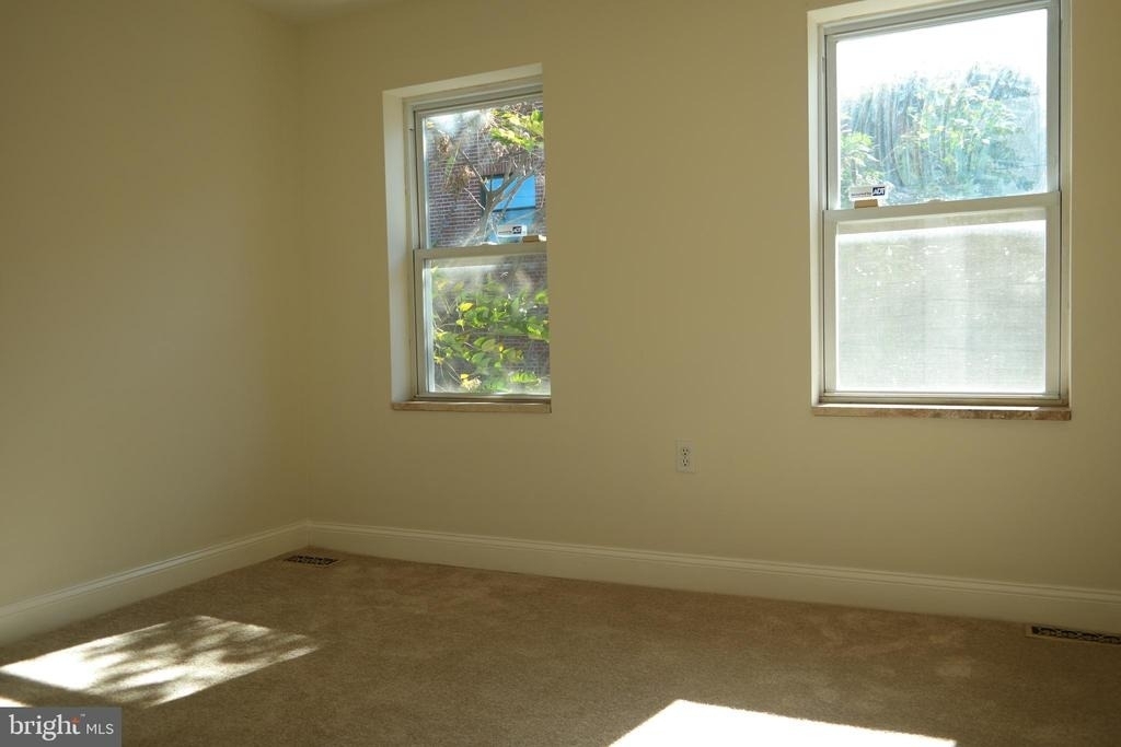1145 W Hamburg Street - Photo 5