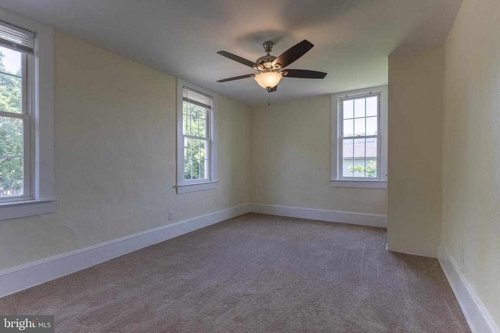 321 N Pine Street - Photo 6