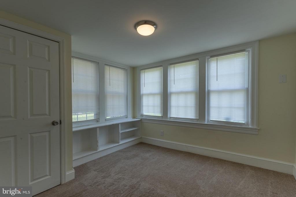321 N Pine Street - Photo 3