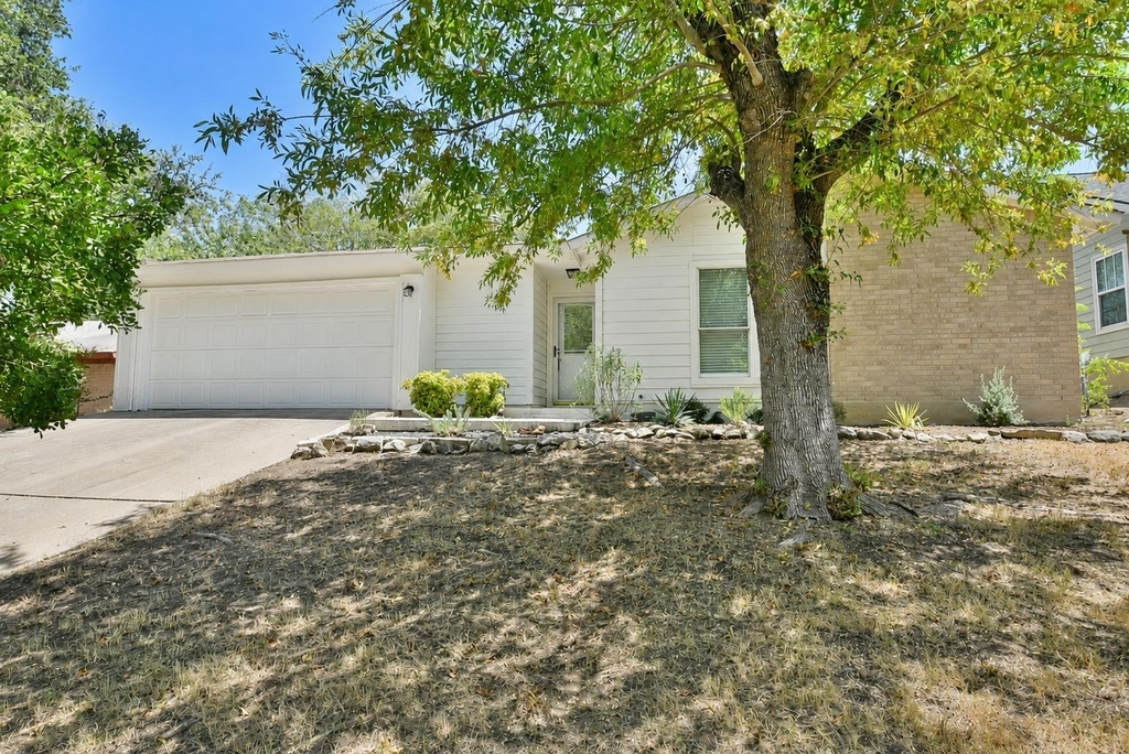 8411 Romney Rd - Photo 17