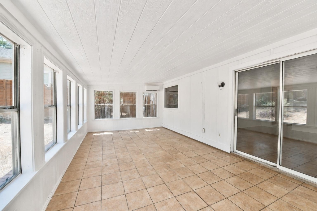 8411 Romney Rd - Photo 14