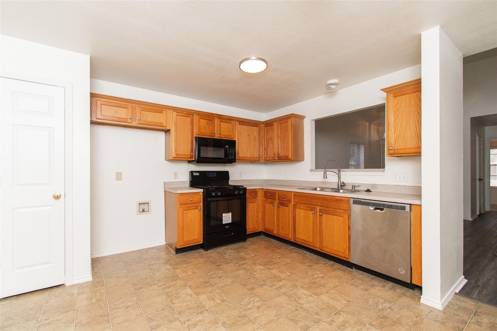 1436 Roxannes Run - Photo 4