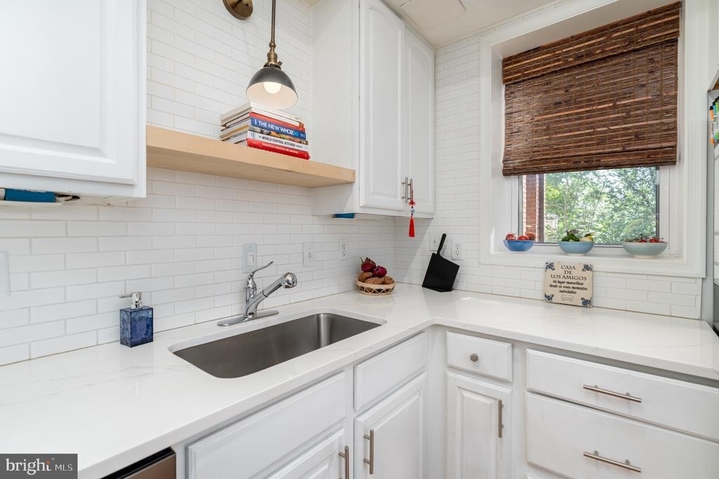 610 Irving Street Nw - Photo 8