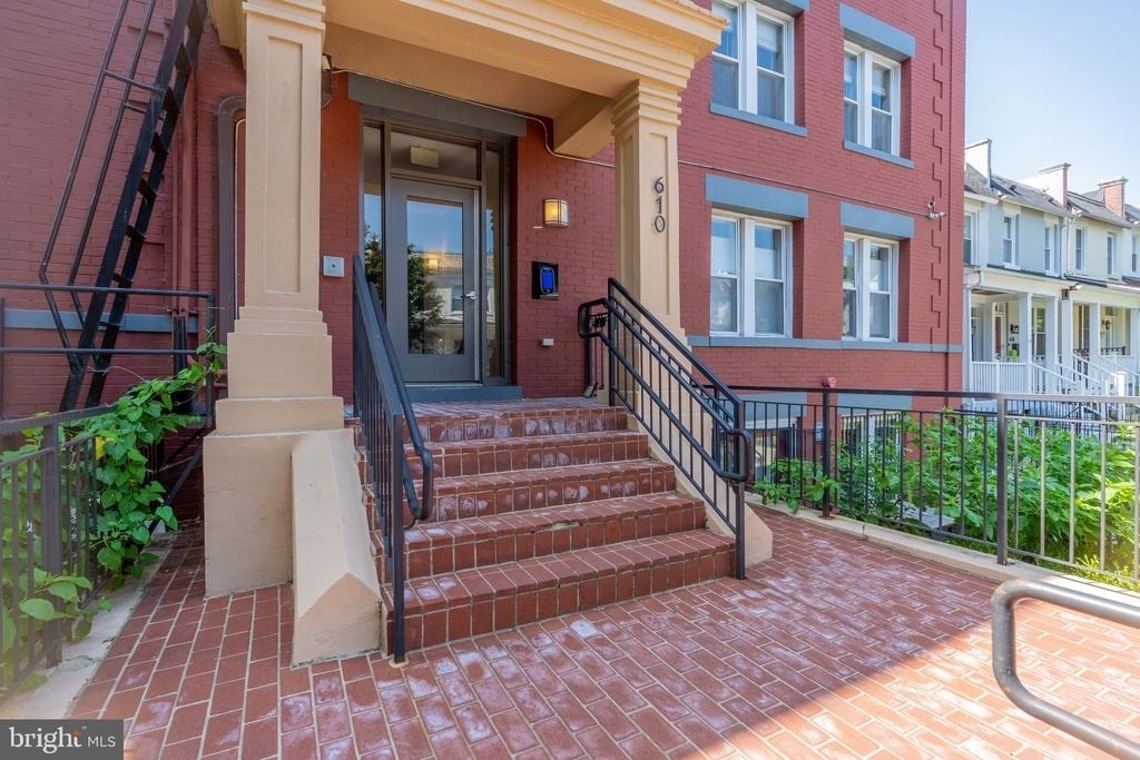 610 Irving Street Nw - Photo 1