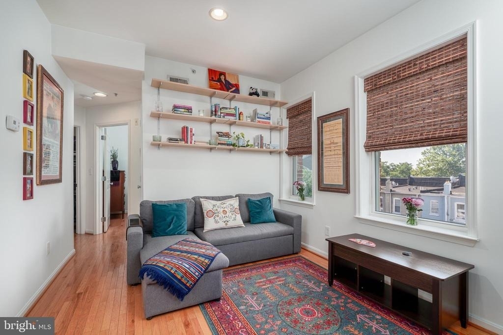 610 Irving Street Nw - Photo 2
