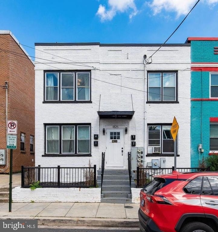 1825 Providence Street Ne - Photo 0