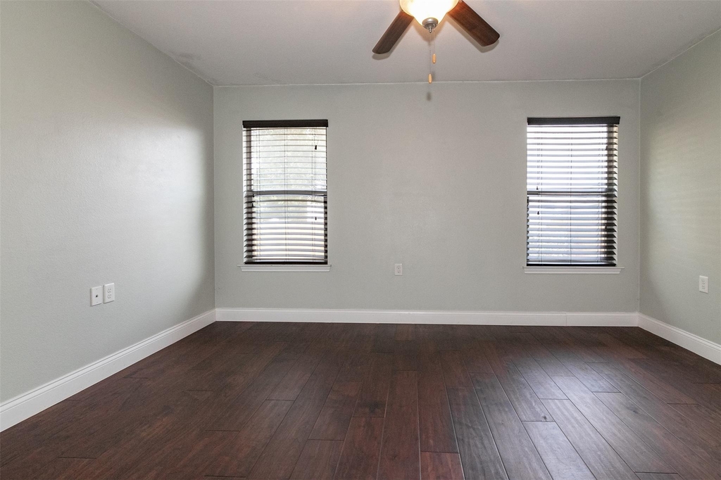 8801 Edmundsbury Dr - Photo 10