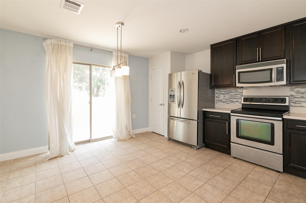 8801 Edmundsbury Dr - Photo 6