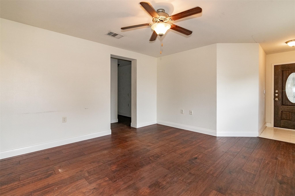 8801 Edmundsbury Dr - Photo 4
