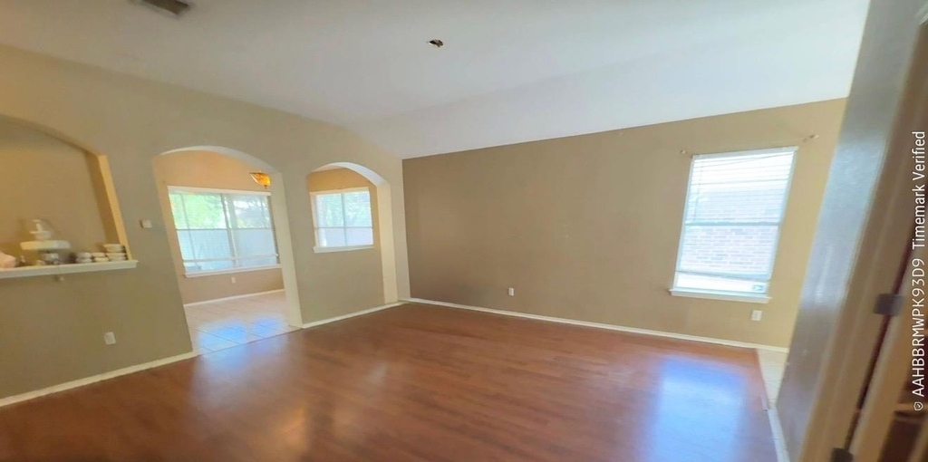 3126 Jazz St - Photo 3
