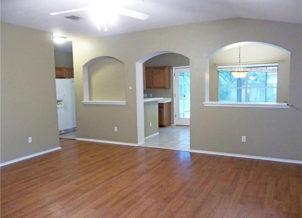 3126 Jazz St - Photo 2