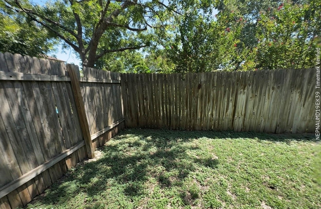 3126 Jazz St - Photo 10