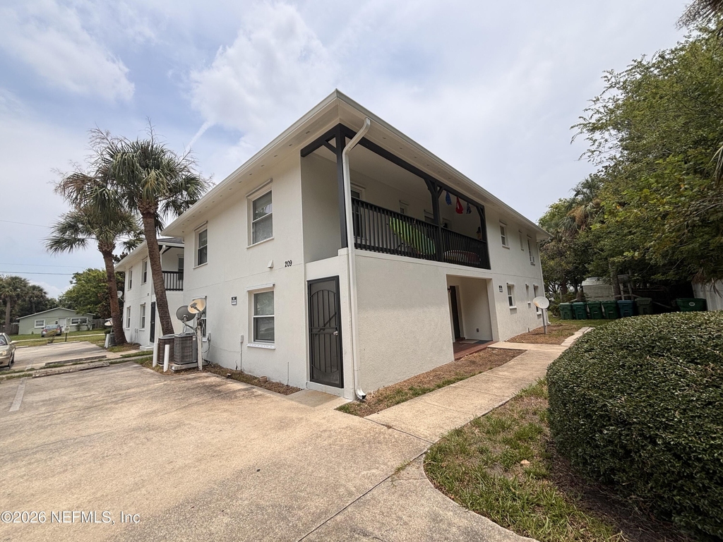 209 S 7th Street - Photo 0