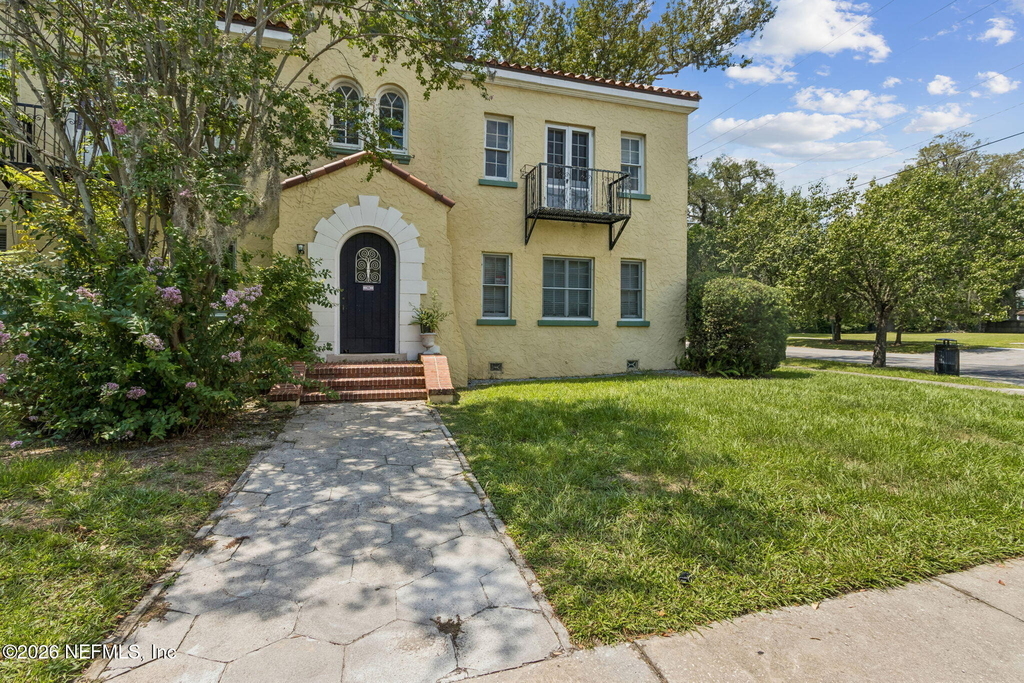 1504 Mcduff Avenue S - Photo 1