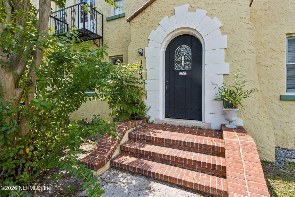 1504 Mcduff Avenue S - Photo 0