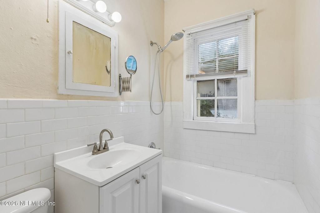1504 Mcduff Avenue S - Photo 17