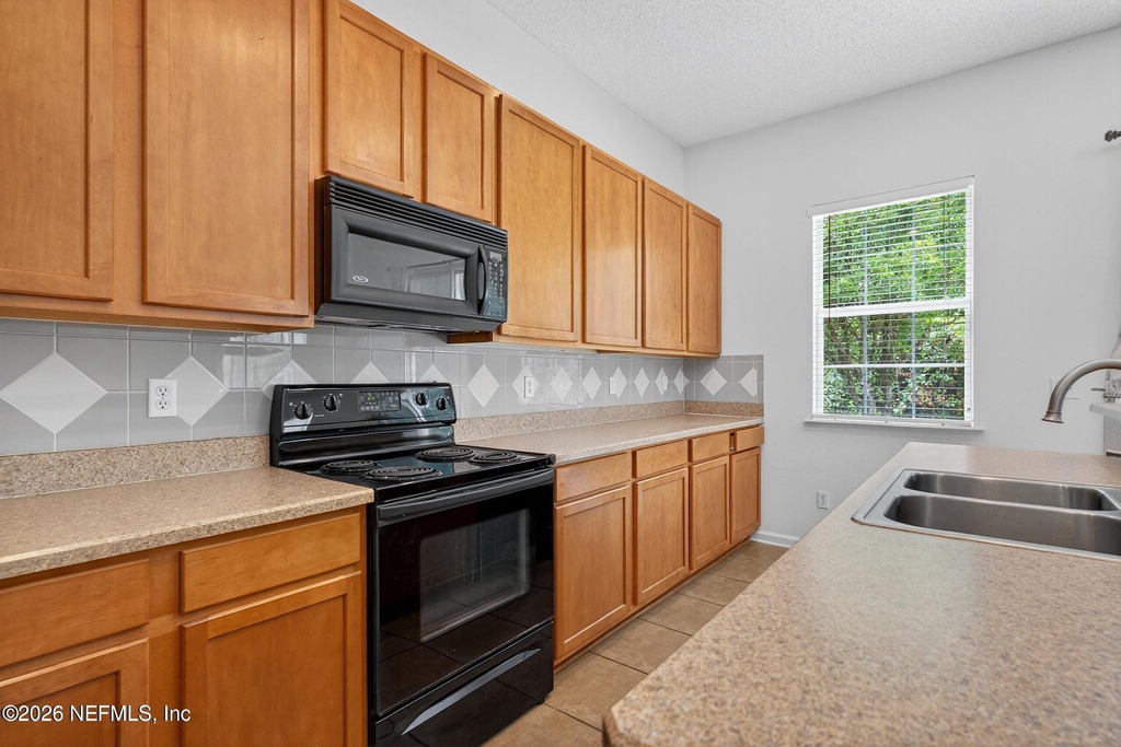 872 Collinswood Drive W - Photo 3
