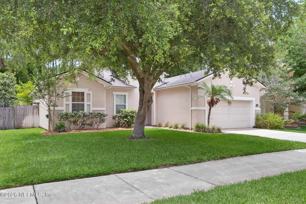 872 Collinswood Drive W - Photo 1