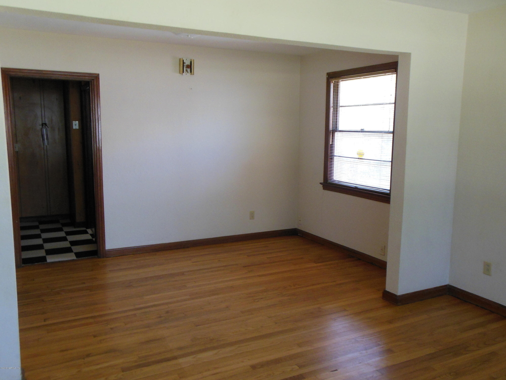 7536 Epperson Avenue - Photo 2