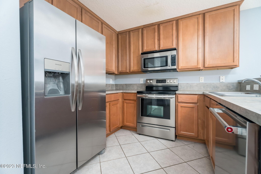 822 Black Cherry Drive S - Photo 3