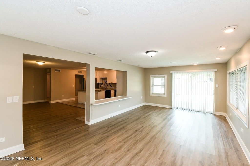 7215 Sharbeth Drive S - Photo 3