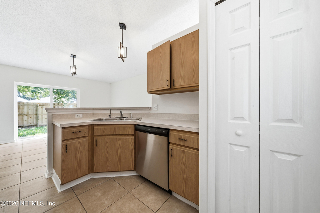 8451 Oak Crossing Drive W - Photo 11