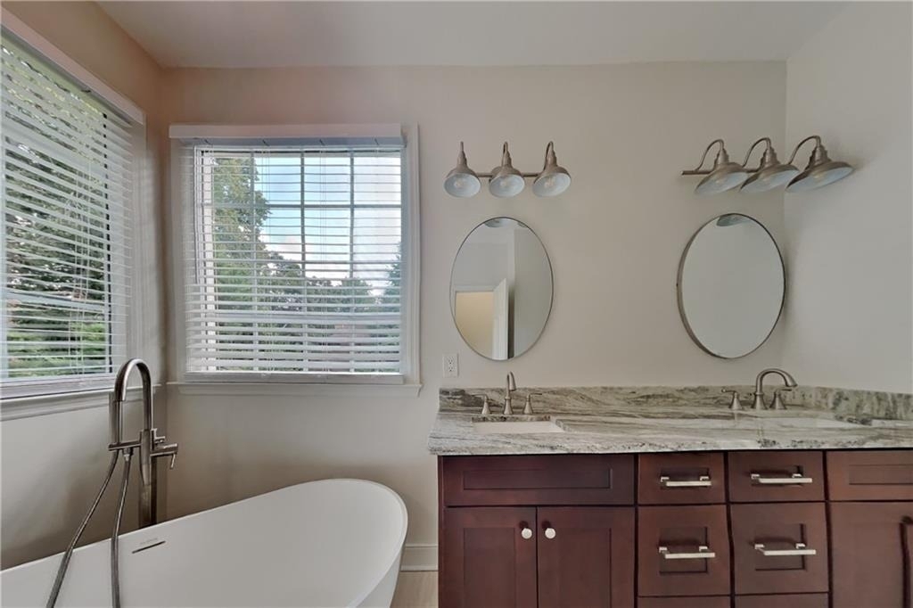 1025 Russell Point - Photo 7