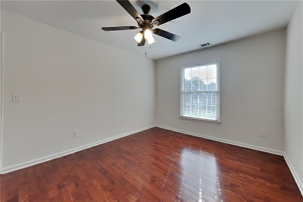 1025 Russell Point - Photo 16